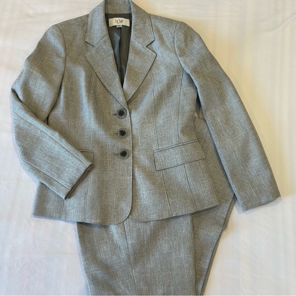 EUC Women’s Gray Blazer Jacket Pant Suit by Le Suit